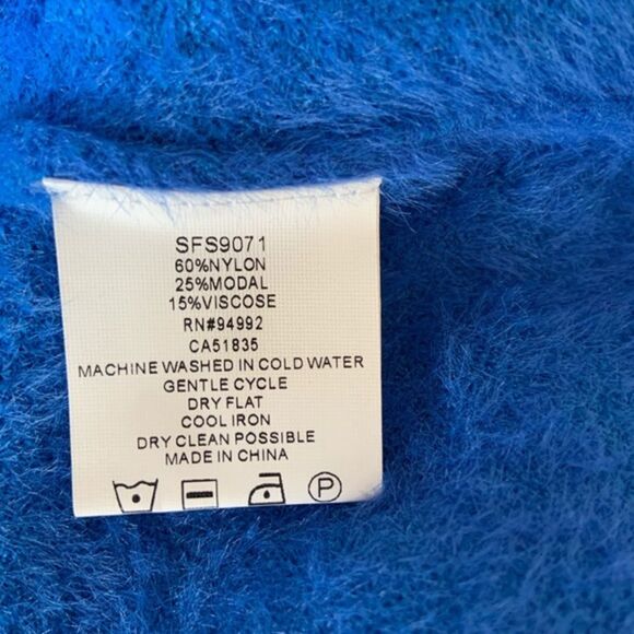 Luxury Sweater/ P• Luca Milano eyelash mock neck cropped sweater - Picture 5 of 5